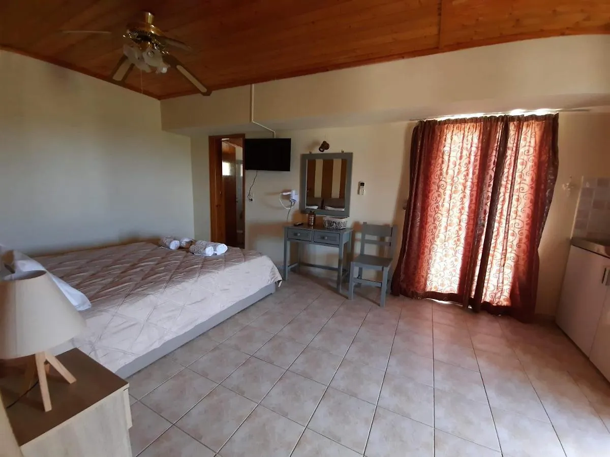 Marinos Studios At Lourdata Village Greece